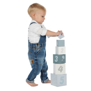 Wooden blue blocks with numbers label label (12+ months)