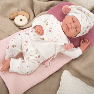 Toy baby doll with closed eyes (3+ years)