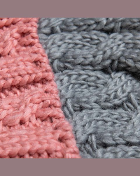 Beanie with thick knitting and pom pon one size (8-16 years)