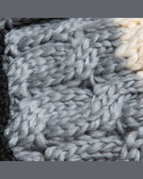 Beanie with thick knitting and pom pon one size (8-16 years)