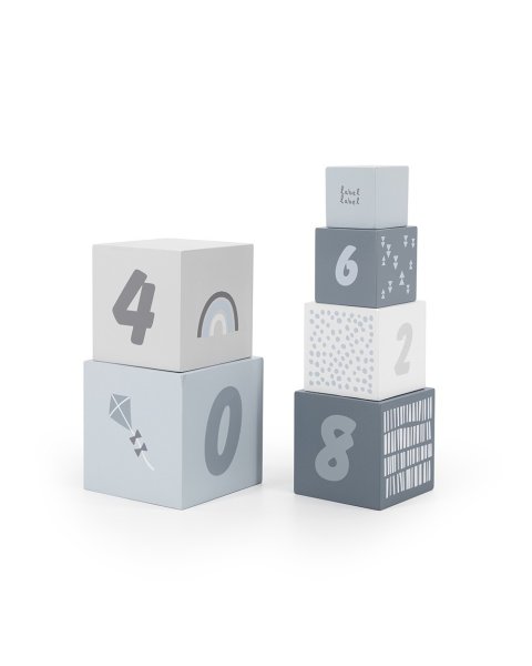 Wooden blue blocks with numbers label label (12+ months)