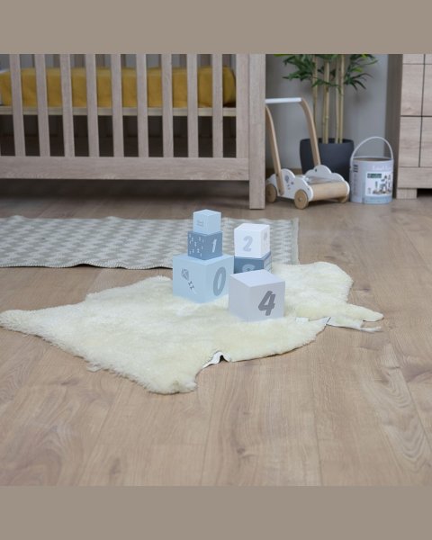 Wooden blue blocks with numbers label label (12+ months)