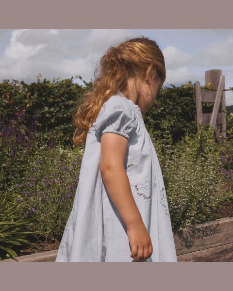 Φόρεμα Lil'Atelier 100% organic cotton με διάτρητα κεντήματα (2-7 ετών)
