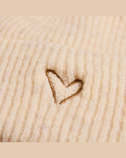 Beanie with embroidery (2-5 years)