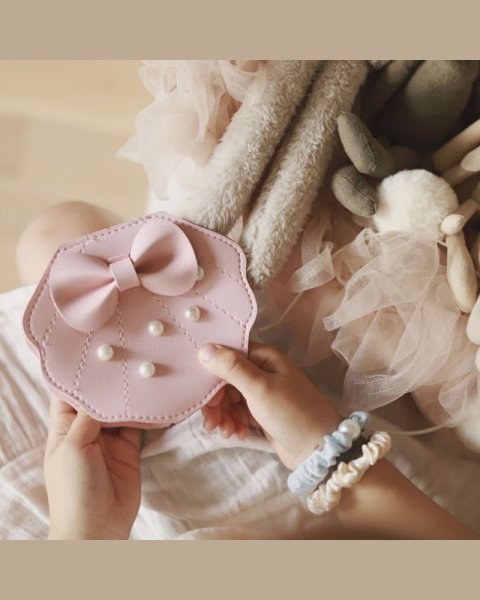 Bag shell with pearls