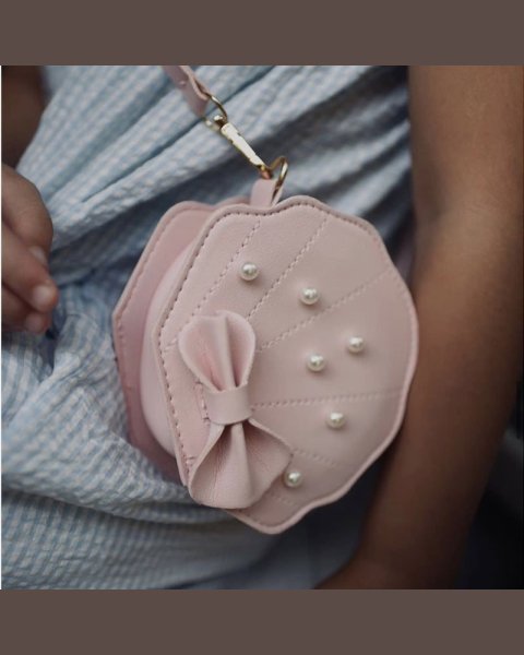 Bag shell with pearls