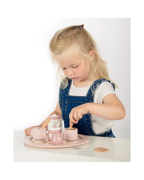 Toy label label from natural wood teaset (18+ months)