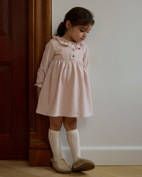 Φόρεμα Lil'Atelier με ανάγλυφη υφή (2-7 ετών)